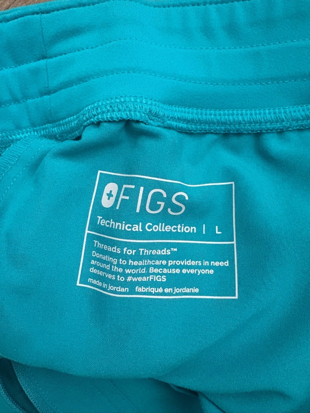 Figs Teal Scrub Set in Top XL and Joggers L - Picture 6 of 10
